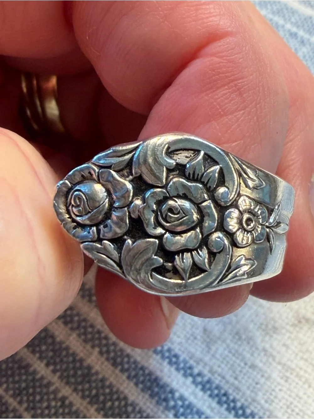Vintage Handcrafted Silver Plated Oneida Spoon Ring Sz. 8 Floral Pattern
